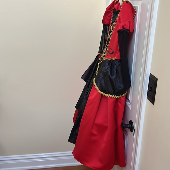 Disguise Vampire Queen Costume Size M (8/10) - Picture 4 of 10